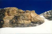 Второй скальный пояс на спуске с перевала Мирали