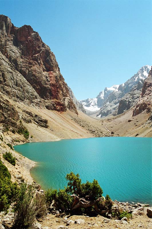 Ала бу. Куликалон. Озеро Куликалон Таджикистан. В природе Артуч. Кули Калон Артуч фото.